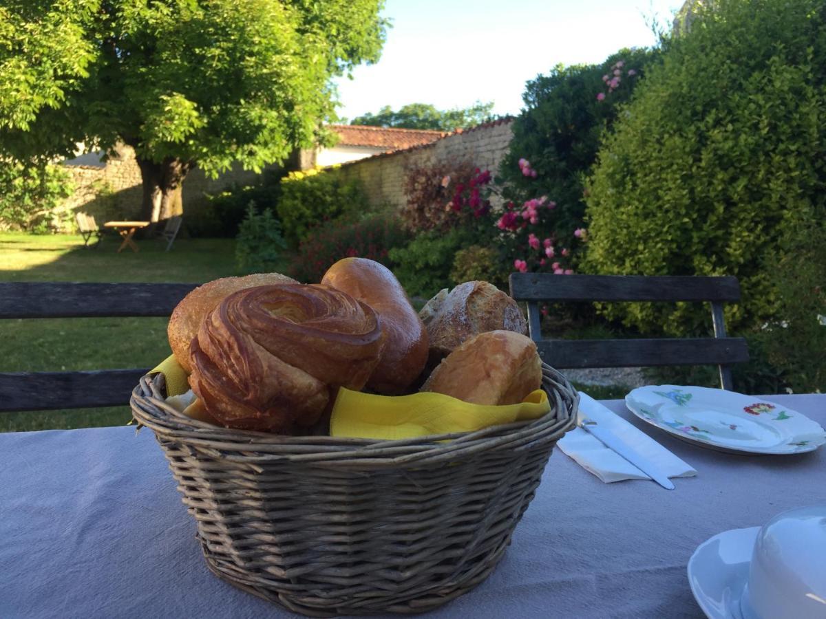 La Madeleine Bed & Breakfast La Jarrie ภายนอก รูปภาพ